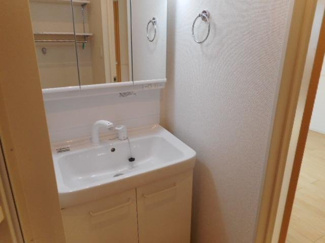 【洗面所】 | プルメリアⅠ | スペースが確保できる洗面所です