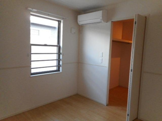 【内装】 | プルメリアⅠ | 明るい色調の室内です