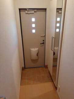 【玄関】 | アーデン西浜　Ⅵ | 毎日通る玄関はこちらです