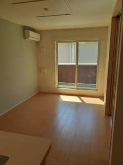 【居間・リビング】 | アーデン西浜　Ⅵ | こちらの居間で趣味の時間をお楽しみください