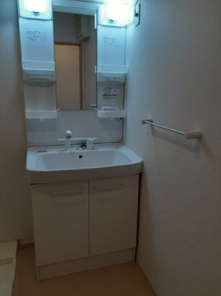 【洗面所】 | アーデン西浜　Ⅵ | コンパクトで使いやすい洗面所