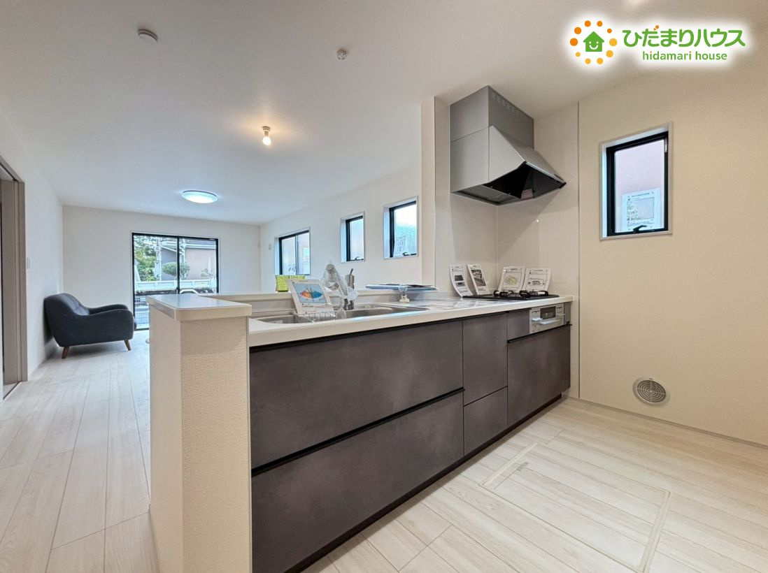 熊谷市石原1丁目　新築一戸建て　リーブルガーデン　01のキッチン