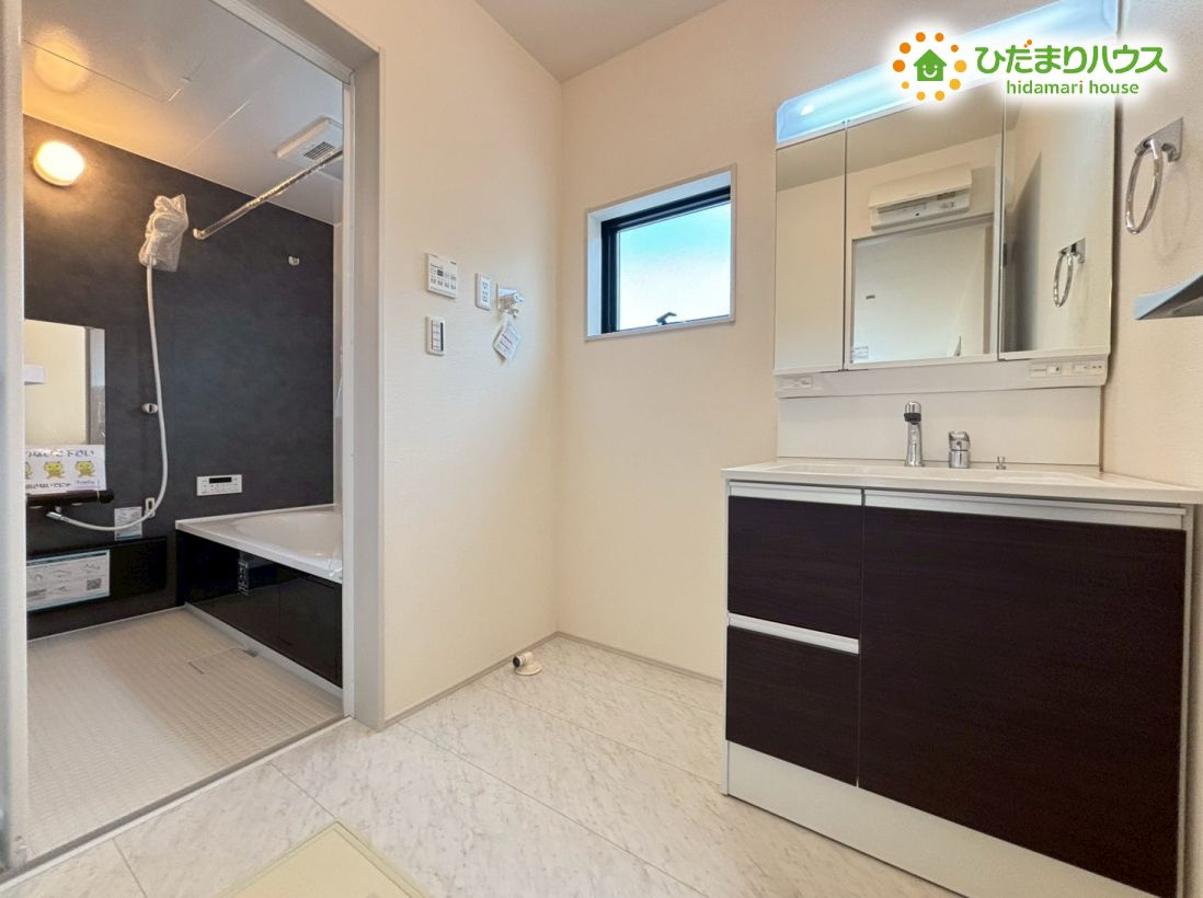 熊谷市石原1丁目　新築一戸建て　リーブルガーデン　01の独立洗面台