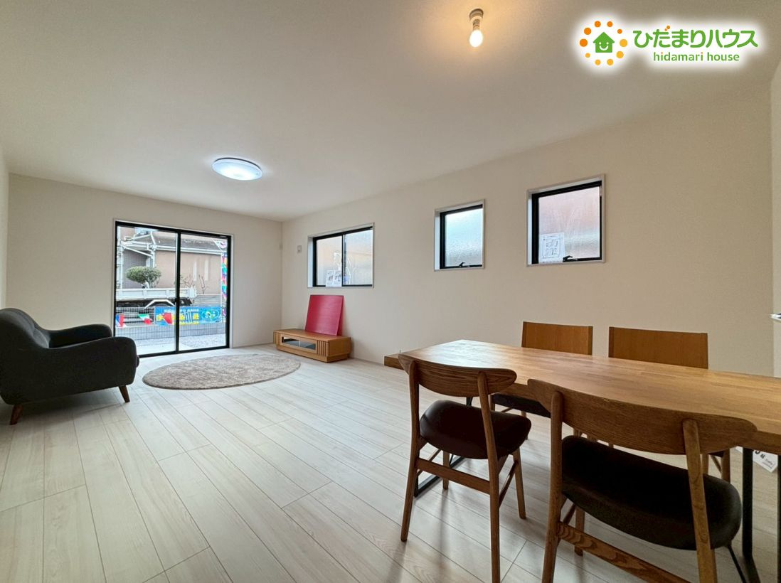 熊谷市石原1丁目　新築一戸建て　リーブルガーデン　01の居間・リビング