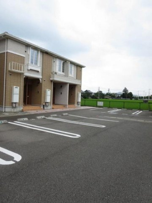 【駐車場】 | エルハーベン加茂宮Ｂ | 車をお持ちの方に嬉しい駐車場付きの物件です