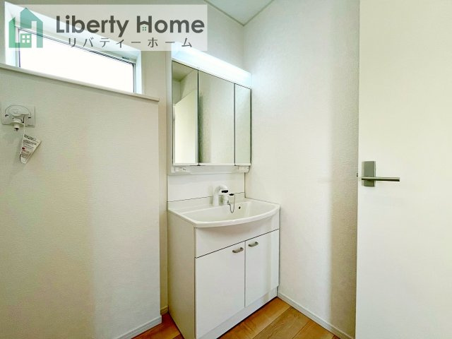 つくば市大曽根第1　新築戸建　4号棟の独立洗面台