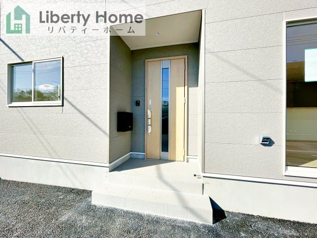 つくば市大曽根第1　新築戸建　4号棟のエントランス