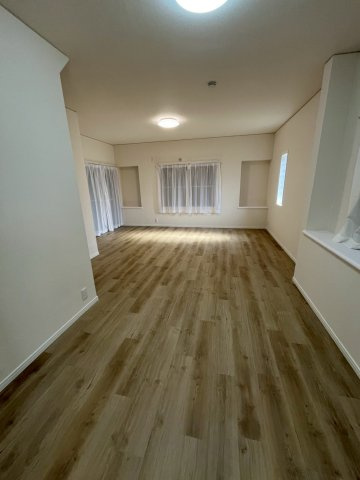 堺市美原区さつき野東　リフォーム済み4LDK戸建ての居間・リビング