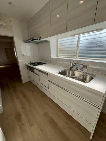 堺市美原区さつき野東　リフォーム済み4LDK戸建てのキッチン