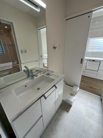 堺市美原区さつき野東　リフォーム済み4LDK戸建ての独立洗面台