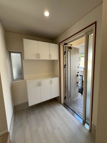 堺市美原区さつき野東　リフォーム済み4LDK戸建てのエントランス