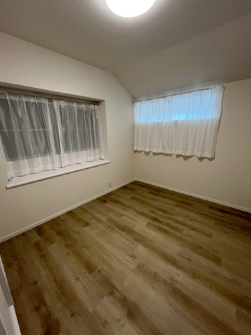 堺市美原区さつき野東　リフォーム済み4LDK戸建ての洋室