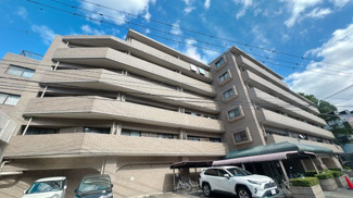 【外観】 | 西鉄天神大牟田線「紫」駅まで徒歩約5分、JR鹿児島本線「二日市」駅まで徒歩約9分と、2沿線が徒歩圏内で利用できるダブルアクセスが魅力です。天神へは最速35分、博多へもスムーズに移動できます。