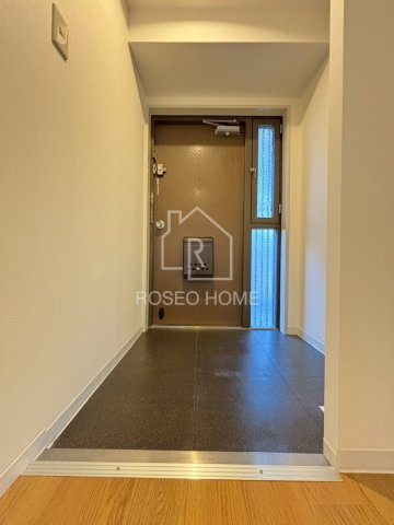 アーデンコート西長堀の玄関