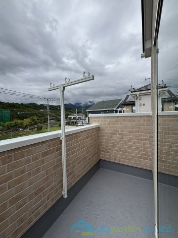 秦野市堀西8期　新築戸建　全2棟2号棟のバルコニー