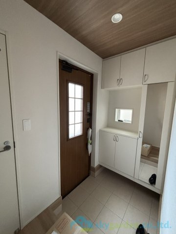 秦野市堀西8期　新築戸建　全2棟2号棟の玄関