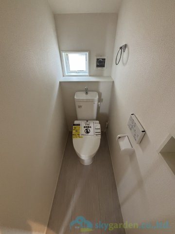 秦野市堀西8期　新築戸建　全2棟2号棟のトイレ
