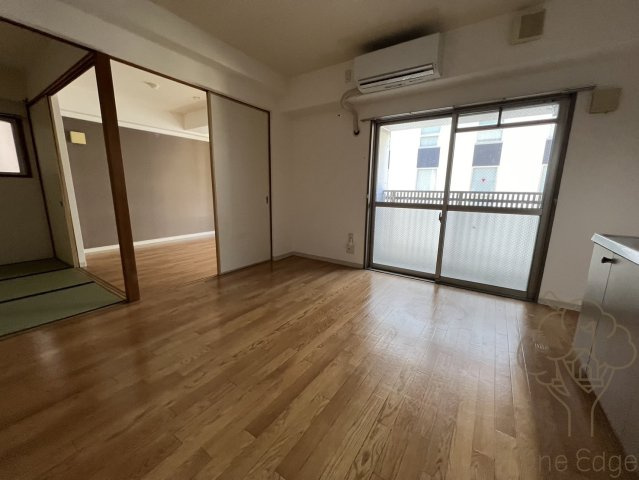 FUKUSHIMA FLATSの居間・リビング