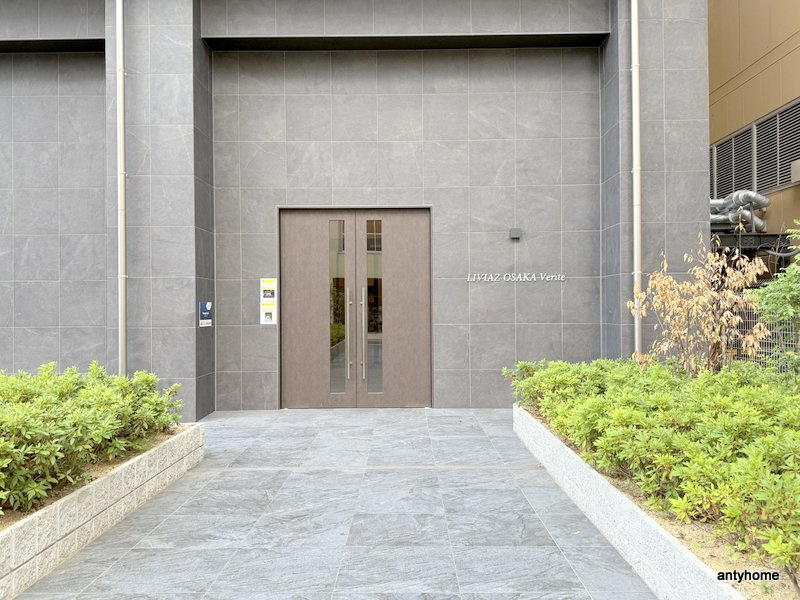 LIVIAZ OSAKA Verite 仲介手数料無料のエントランス