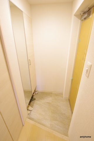 ユーズ7番館　仲介手数料無料の玄関