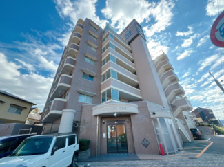 【外観】 | 【ダブルアクセス可能】 西鉄天神大牟田線とJR鹿児島の2路線が利用でき、博多・天神方面への通勤・通学もスムーズです。駅周辺には飲食店や銀行も多く、オンオフ問わず便利な暮らしを実現します。