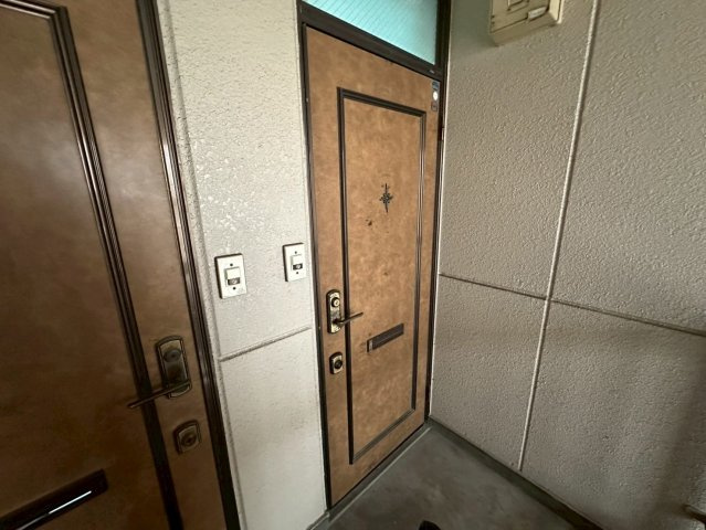 上青木コレクションハウスの玄関