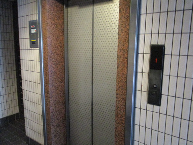 共用部のエレベーターです