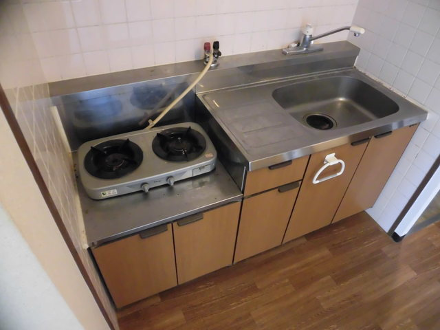 収納面も安心な2口ガスコンロ付きのキッチンです