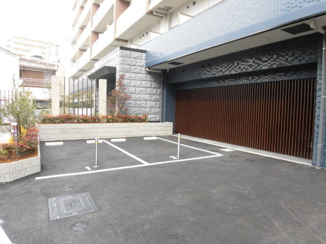 敷地内に駐車場あります。