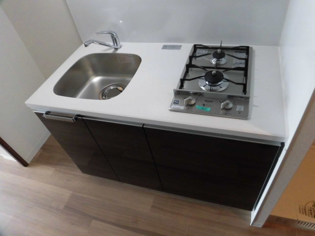 2口ガスコンロ付きのキッチンです。