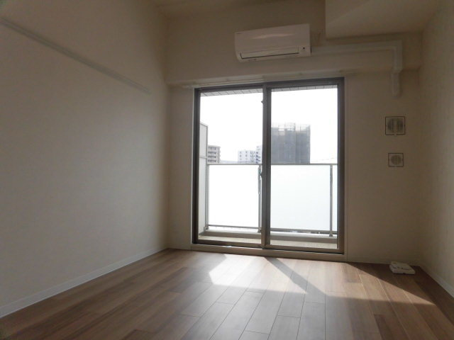 光の差し込む明るいお部屋です。