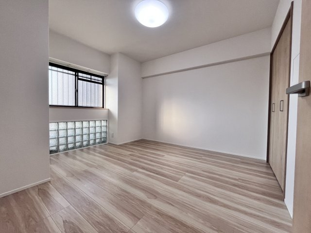 スワンマンション空港南の洋室