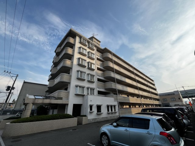 スワンマンション空港南の外観