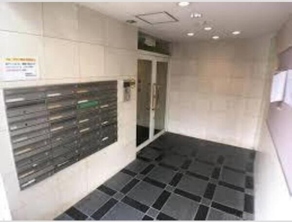 アイボリッチウエストのエントランス