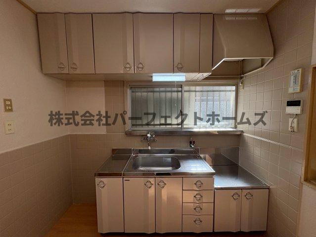 池田1丁目戸建　賃貸のキッチン|コンパクトなキッチンで掃除もラクラク