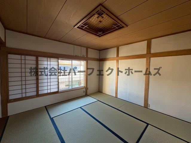 池田1丁目戸建　賃貸の和室|畳の上でゆっくりとくつろげる和室です