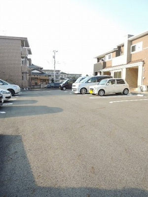 【駐車場】 | リオコリーナ | 車をお持ちの方に嬉しい駐車場付きの物件です