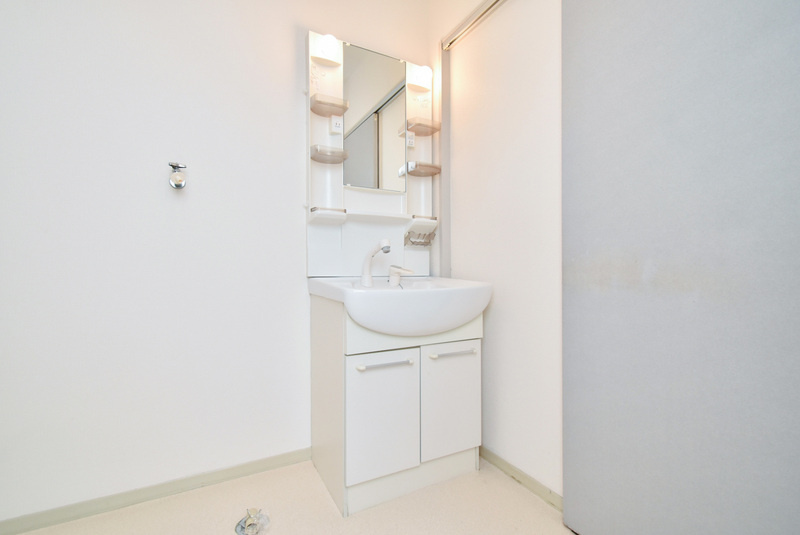 サンハイツAKIYAMAの洗面所|明るい洗面所です