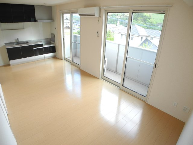 ヴェルジェ平間の居間・リビング|※同物件別間取りの写真です※