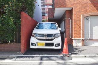 【駐車場】 | マンションの駐車場スペース。空きの有無や駐車料金、サイズ規定などについては、改めてお問い合わせください。～即日のご見学可能～　お問合せはお気軽にどうぞ。