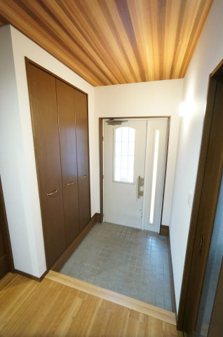 こてはし台戸建の玄関|ご見学・ご契約時の送迎可能！