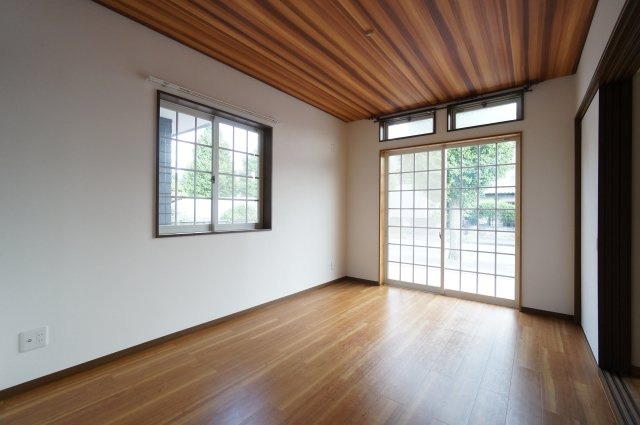 こてはし台戸建の居間・リビング|お電話でのご予約がスムーズです！