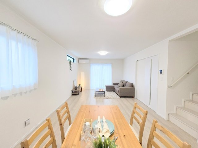 青梅市新町１丁目の新築一戸建の居間・リビング