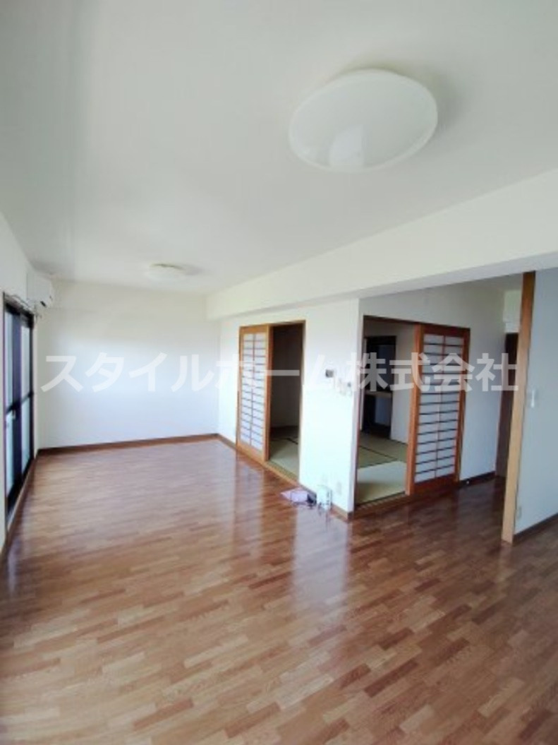 フロールIの居間・リビング|別部屋写真です。