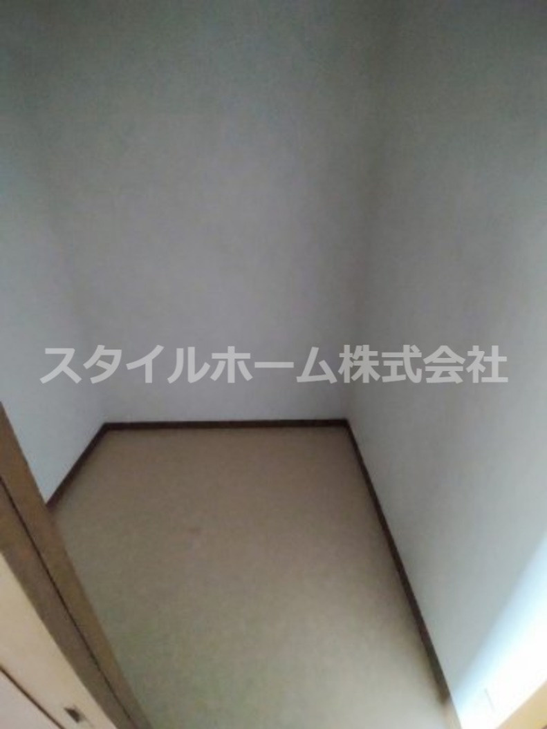 フロールIの収納|別部屋写真です。