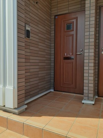 プランタンのエントランス|清潔なエントランスです