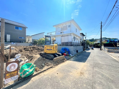 【前面道路含む現地写真】 | ◇◆栄区桂台西　新築戸建て◇◆ | ◆前面道路も幅員があり車の運転も安心！前面道路は閑静な住宅地。車通りの少ない道路です。お子様にも安心です。