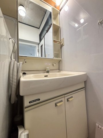 日進町住宅2号棟の独立洗面台|洗面台