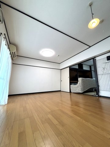 日進町住宅2号棟の居間・リビング|リビングダイニング