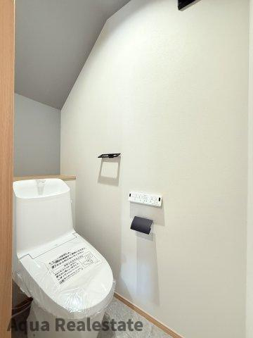 オール電化デザイナーズハウス高松市元山町⑰のトイレ|シンプルで使いやすいトイレです